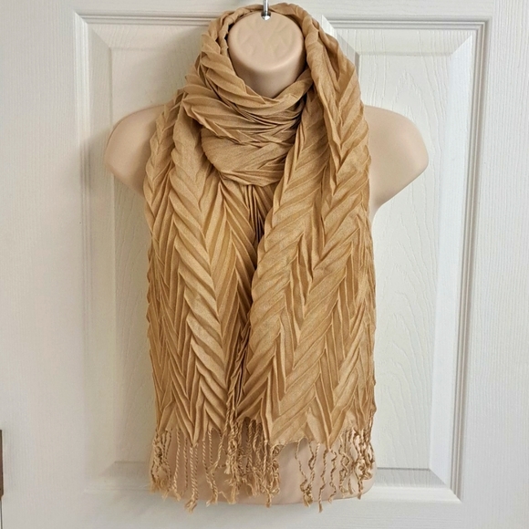 🌴 NWOT Scarf With Fringe - Picture 7 of 8